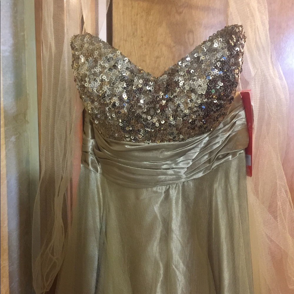 Dancing Queen Gorgeous Gold Prom Dress - Picture 3 of 6